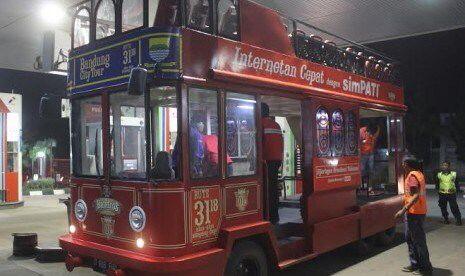 GNFI's tweet photo. Bandung pun punya Bandros (Bandung Tour on the Bus), bus wisata keliling kota yg eksotis. Bgmn kotamu? http://t.co/Y1GAbegED5
