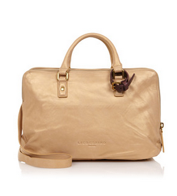 deBijenkorf's tweet photo. Een nieuw jaar, een nieuwe garderobe. Bekijk de nieuwe collectie schoenen en tassen http://t.co/lI5of5HX04 #Bfashion http://t.co/FxxqbW5Hpl