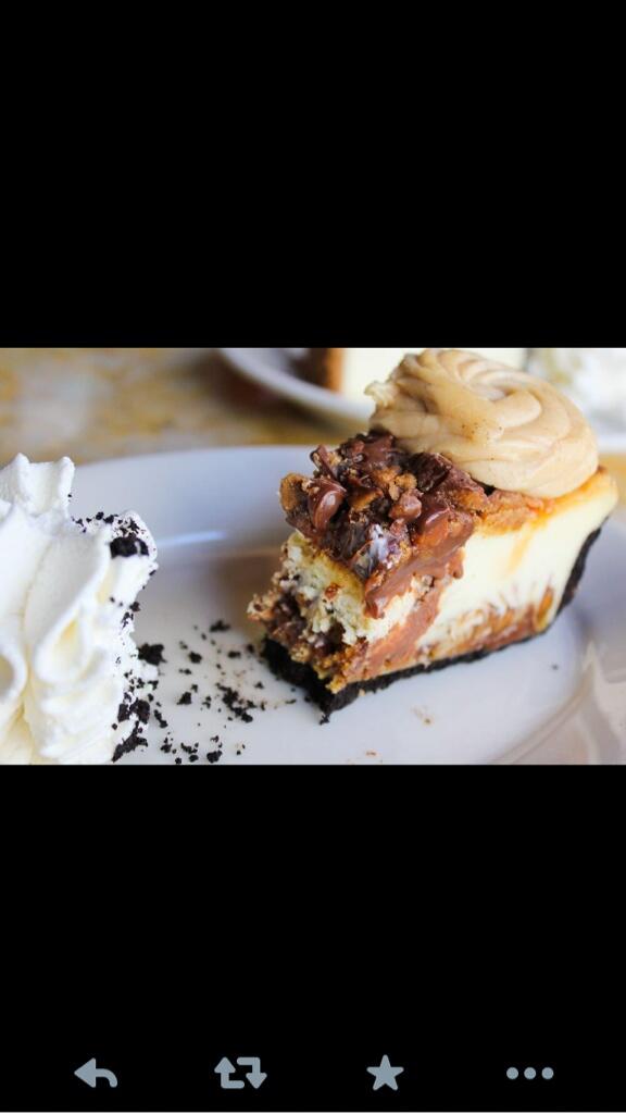 factory_cake's tweet photo. Start the new year off with some delicious cheesecake ! #yum http://t.co/YpQeVcLcGL