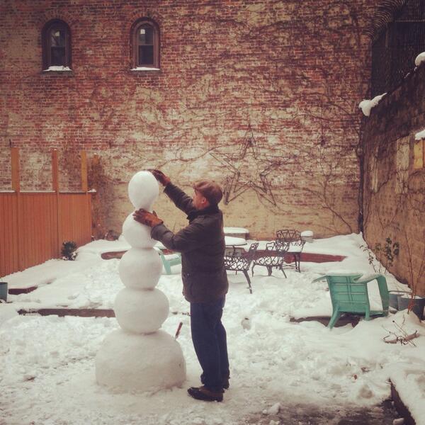WitkemHouse's tweet photo. Sunday snow sculpting #crownheights http://t.co/qY16Gb98VT