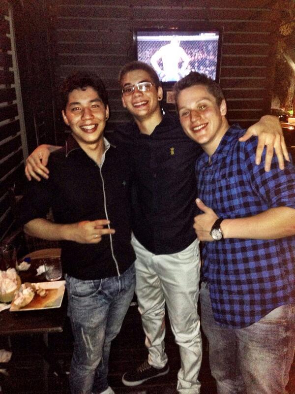 brenosemoto's tweet photo. Irmãos ❤️ #CarimboDoRei 👆👊 http://t.co/XIWQv9m327