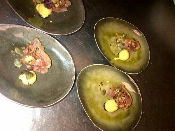 DeGevangentoren's tweet photo. #amuse van gedroogde #entrecote van @tHofWelgelegen #pikkelijs en gepofte #quinoa http://t.co/0PGHBLYUiX
