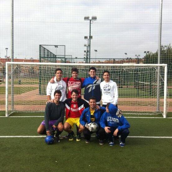 Partido grupero <a href="/fedinga77/">fede peralta</a> @vadinga55 <a href="/jaiminga12/">Jaime Ramos</a> <a href="/rafinga21/">Rafa Ramos</a>  <a href="/Luislodjokovic/">luislo tupapi</a> <a href="/gessa_9/">Luis Cordero Gessa</a> <a href="/Albertonegroo/">Alberto Sánchez</a> @JaviShepherd