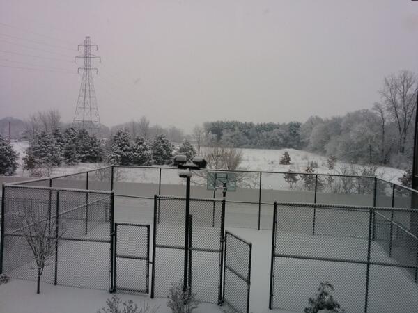 b4bharatesh's tweet photo. Sunday morning... More snow expected... #winterstorm #Ion http://t.co/KO7Q2PPjKF