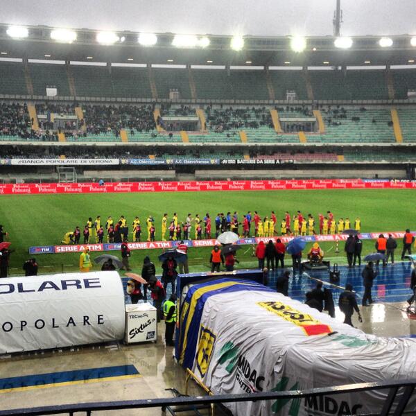 CagliariCalcio's tweet photo. Ci siamo!!! #forzacasteddu http://t.co/i0Zw3K5Kwk