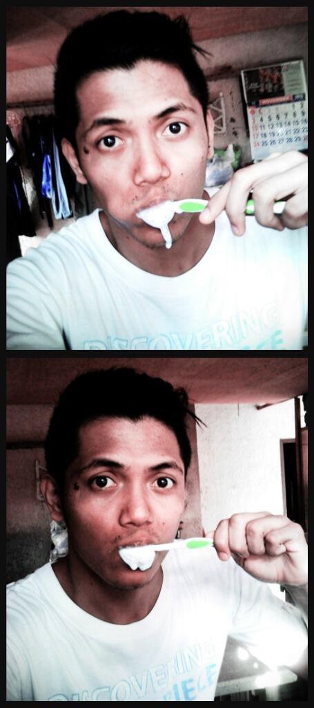 iamleopeteros's tweet photo. Brush! Brush! Haha http://t.co/qRoMaxcEST