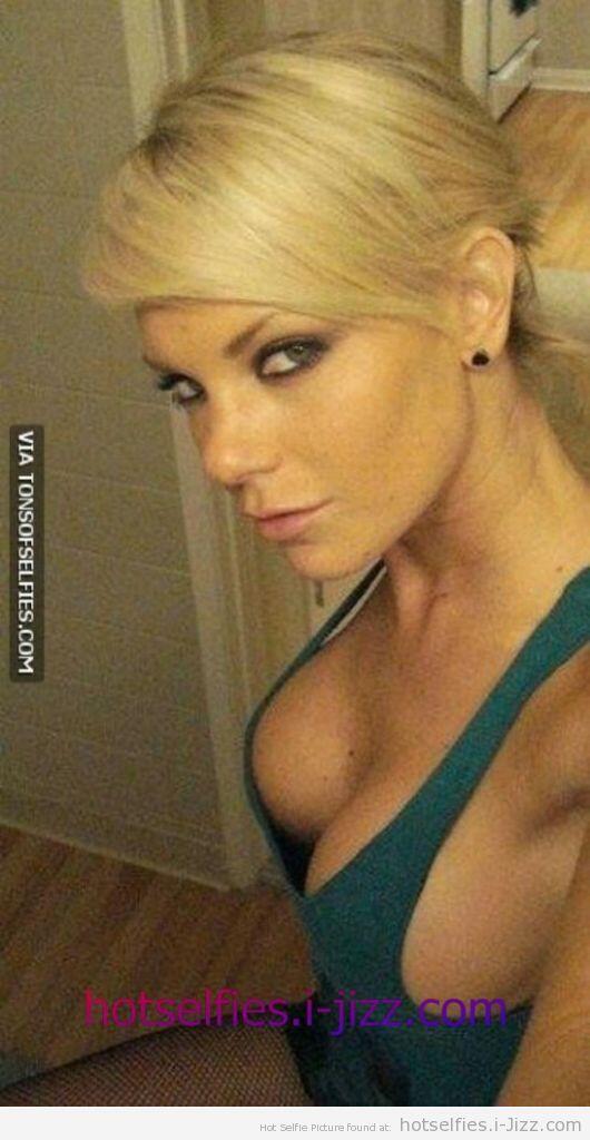 Hottest_Selfies's tweet photo. http://t.co/ccFBKLEpzS #hotselfies #hot #sexy #erotic #teen #mom #porn #sex %url http://t.co/QBk69WVW8X