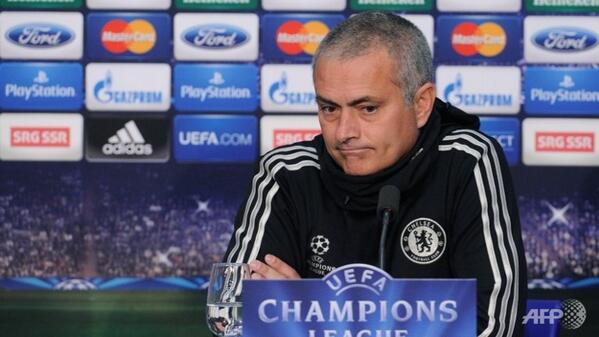 NOT_MOTD's tweet photo. Mourinho: "At Chelsea none of my players dive."

2 games later: Oscar and Ramires booked for diving. http://t.co/qsTWW2vFLM