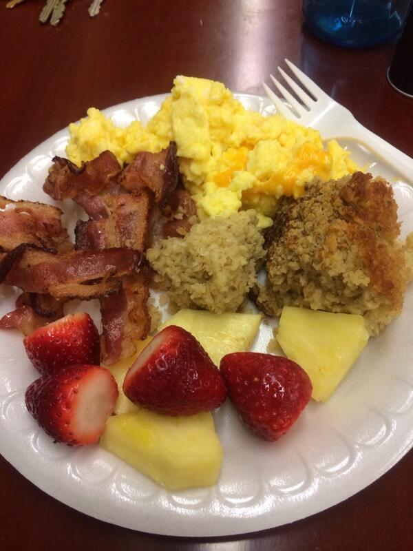 chuckrmitchell's tweet photo. Nice I’m ready!! RT @poofyo11: Hey @chuckrmitchell the food is here!!! http://t.co/kPJrdHnr84