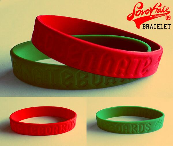 Lovenhate Skateboards
"Bracelet" Red and Green
More Info to Order : 082182464840