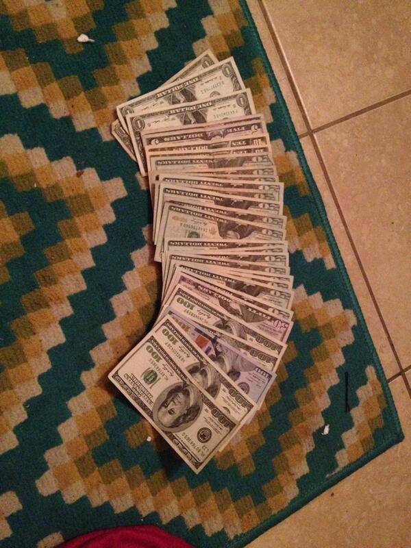 manicpanics's tweet image. whatchu know bout that waitress life? #stacks #inoneweek 😜