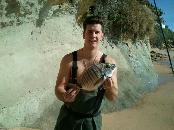 Davinii23's tweet photo. Oleee los buenos pescaores!!!!mmm q frioooo tapateeee @EliseoBenitez6 ^^ http://t.co/lP11ohV7LF