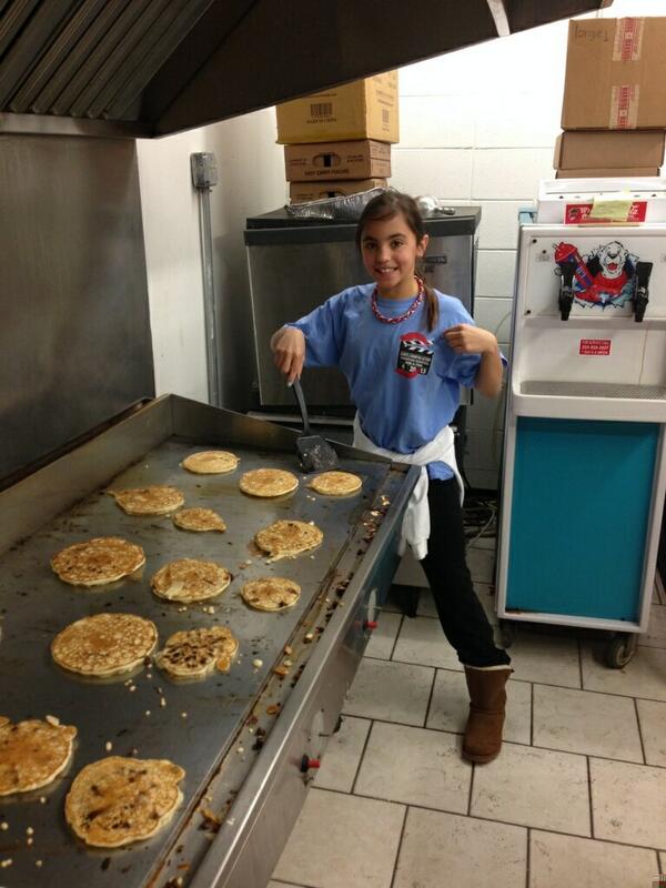 CrawfishAquatic's tweet photo. @CrawfishAquatic   Riley-Reed our youngest pancake chef for the Pancake Meet! http://t.co/oR29DkEzyv
