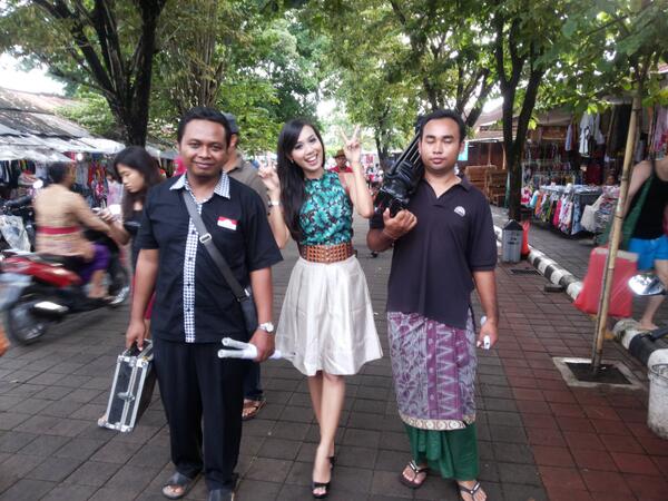 chandraidaayu's tweet photo. Perjalan yg cukup jauh mmbuat kaki saya pegal, tp ttp semangat utk sampai di parkiran. #RoundUpTheWorld Eps.66 http://t.co/vBu1nk6xqA