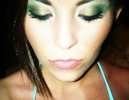 BeautyBlogMUA's tweet photo. In support of the @packers today, here is a #Makeup look I did a few years ago! #GreenAndGold http://t.co/lK1QZ63I2O