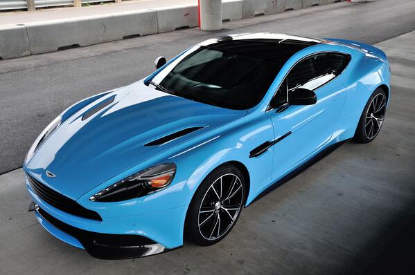 ferdy2f's tweet photo. Aston martin. http://t.co/4epjpikLYi"