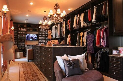 BestHousePix's tweet photo. More than enough room for my clothes  http://t.co/KNdjgHpwdV