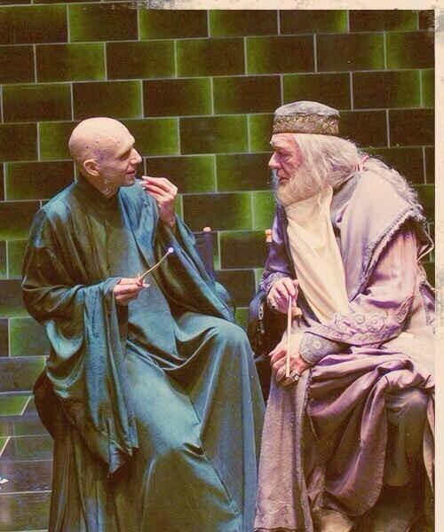 SecretsOfTV's tweet photo. Voldemort and Dumbledore having a chat http://t.co/uRxzEoKkCY