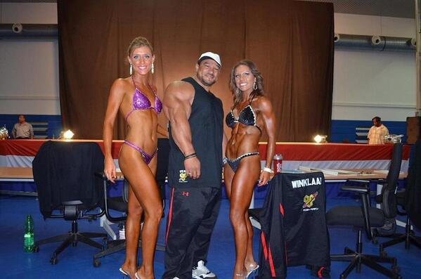 TeamArmedForces's tweet image. Team member Laura and Norsiah hanging with @RoellyWinklaar in Stuttgart. #fitness #girlswholift #fitspiration