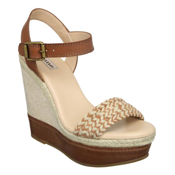 Lady_Zamar's tweet photo. LZ#206 pulling off Safari in concrete jungles with khaki shorts, white blouse and these #Dune platforms #footDiary http://t.co/tcHLfUkm12