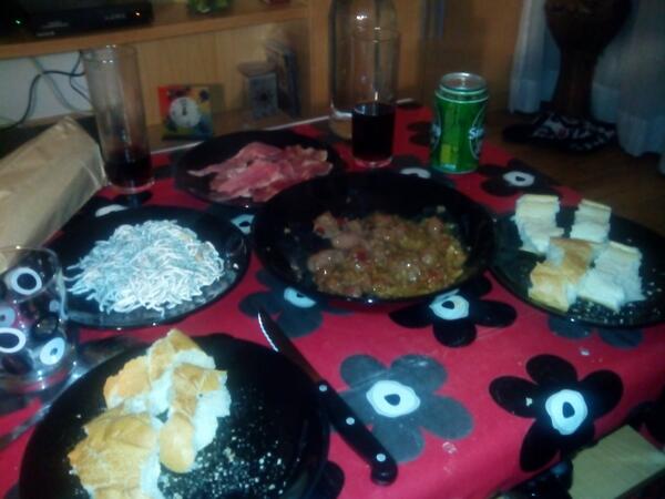 barbi_og's tweet photo. Primera cena!@DavidLosadaOlmo http://t.co/SMoMsk0v53