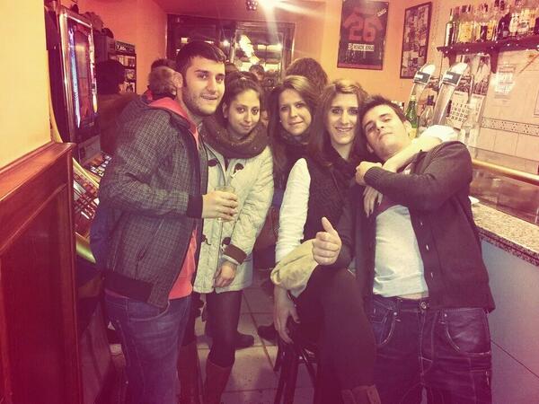 CarrerasMR's tweet photo. Tarde de Reeyes :D @muceda92 @cobetito20 @fauspain http://t.co/eh3qcJav8N