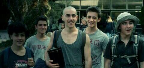 CFNilCardonerG's tweet image. "Tus héroes llevan capa, los mios Pulseras Rojas"