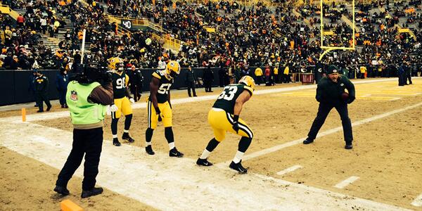Packers Pregame warmup: 
Key pieces missing on defense for both teams. 
Read : oak.ctx.ly/r/loej 
     #SFvsGB 
"