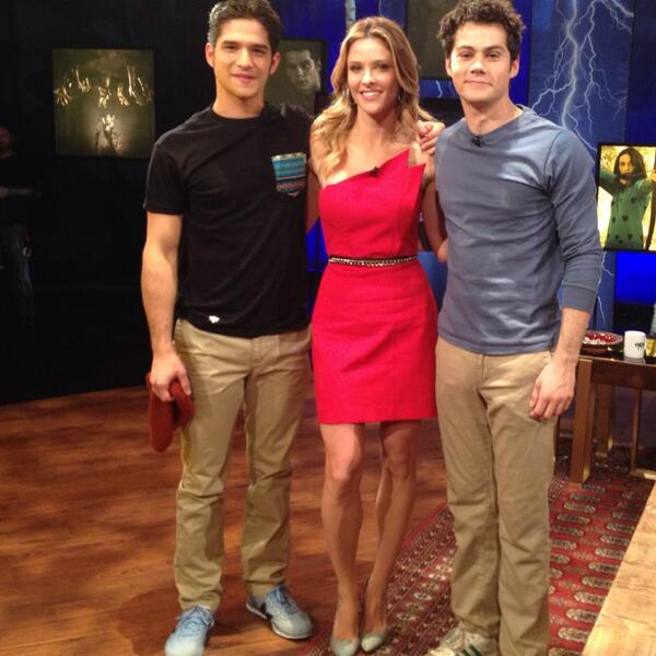 Hanging with my 1st guests on Wolf Watch , Love you guys ! <a href="/MTVteenwolf/">TEEN WOLF</a> , <a href="/dylanobrien/">໊dylan o’brien</a> , <a href="/tylergposey/">tyler posey</a>