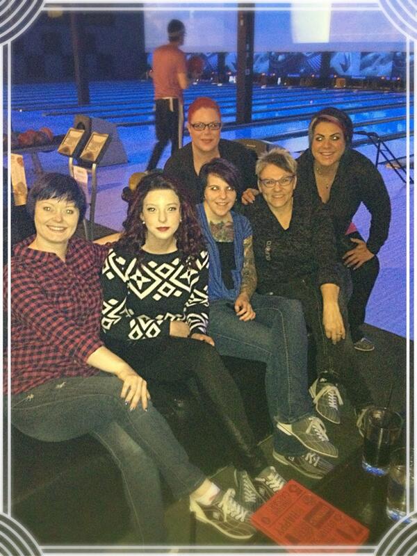 emily1deeva's tweet photo. Bowling with the Deevas! What a fun night!!! http://t.co/DYxWN3Sqk6