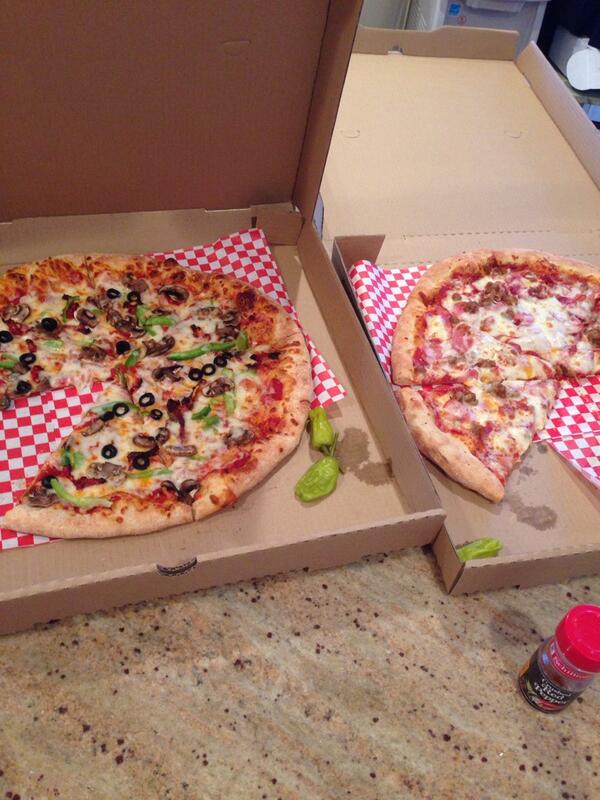 AverySchlereth's tweet photo. Everyone try it!RT @markschlereth: The boss of me just brought me some awesome pizza from #coloradough in Parker. http://t.co/R3QrYNdFN2