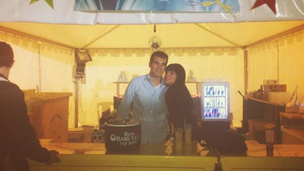 Bea_TM8's tweet image. Esos camareros de moda del Oasis!! @Caninche_furti