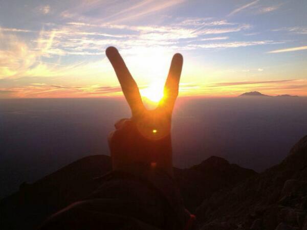 merapipedia's tweet photo. Merapi summit sunrise ^^V #merapi #Miss #Peace #Sunrise #subhanallah http://t.co/mZBiLFV9XC [pic] by @awidiyarti