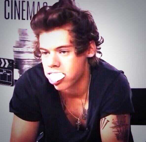 1DHARRY19940201's tweet photo. 明日から学校
まだなんも宿題終わってないよん、、 http://t.co/rUyIaqvU7A