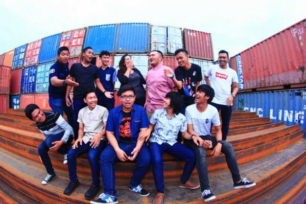 AutobeaTlampung's tweet photo. Ih cakep♥ @AUTORIONjkt: Ini bareng team team kami yang kece kece http://t.co/CTFyx6prij"