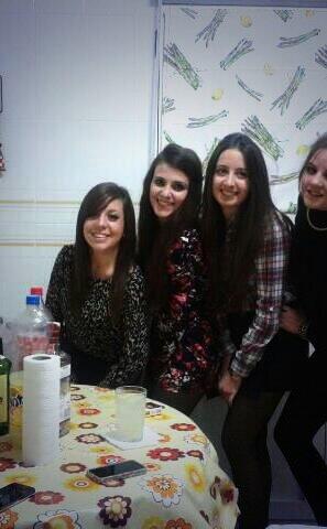 BeaBt92's tweet photo. Despedida @10Mumu @AngelaJT02 @Marta_US http://t.co/EwPbFNMJtw