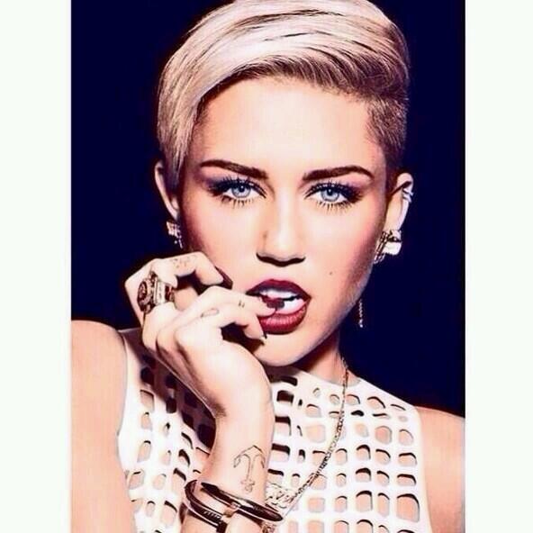 Zohnna's tweet image. Follow @Miley_tho !