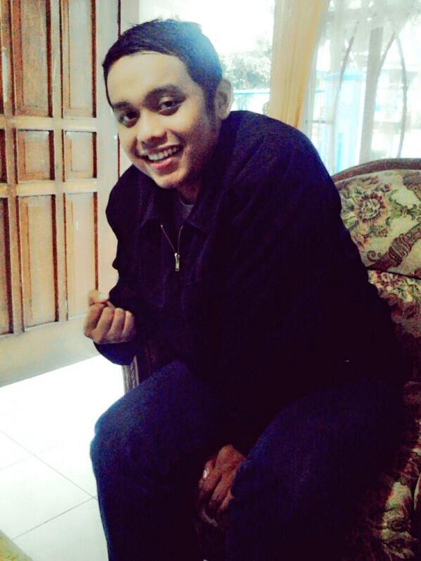 AristaFio's tweet photo. Kencan dirumah ajah:) http://t.co/MDINamxYuD