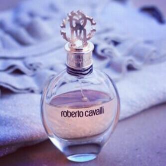 m_noniii's tweet photo. @aljazi22 اقترح عليك بس ما أجيب ههههه عطر ريبرتو كفالي عشقي http://t.co/dQIzsz3izw