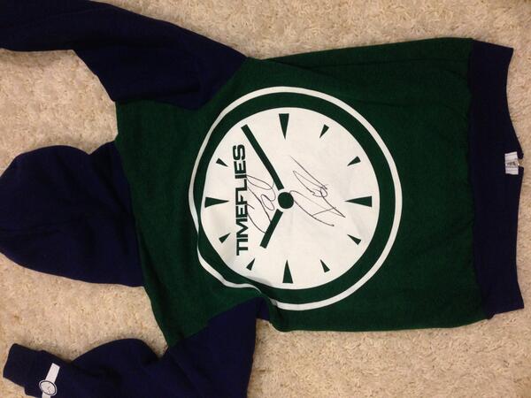 Timeflies's tweet photo. sending this signed hoodie to someone who RT's this #happynewyear http://t.co/bePx8UYXAn