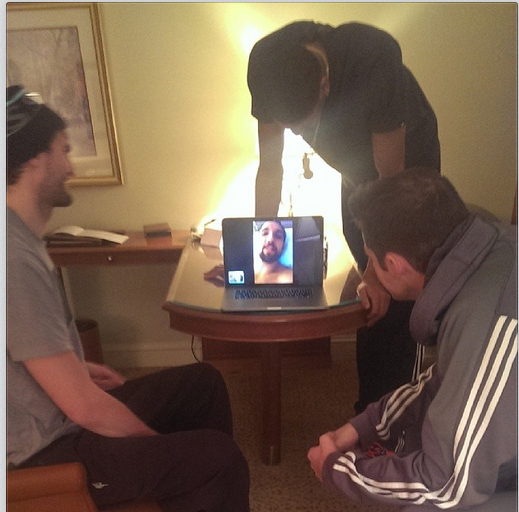 FauxEricGordon's tweet photo. Would you stop milking this shit and get back already? “@BourbonStShots: Pelicans checking on Ryan Anderson via Cam http://t.co/sLHRGH7g42”