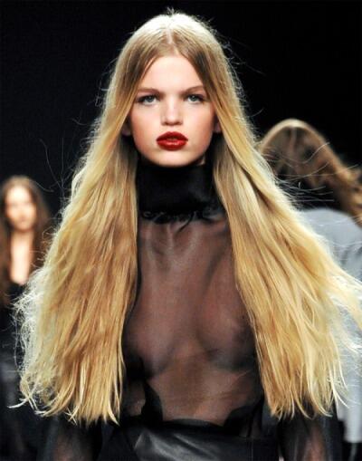Clark95Mary's tweet photo. lusciouslips #luscious #rouge #blond #lovely #pretty #longhair #gorgeous #lipstick http://t.co/DO64ASPfzK http://t.co/TofG3IgBfj