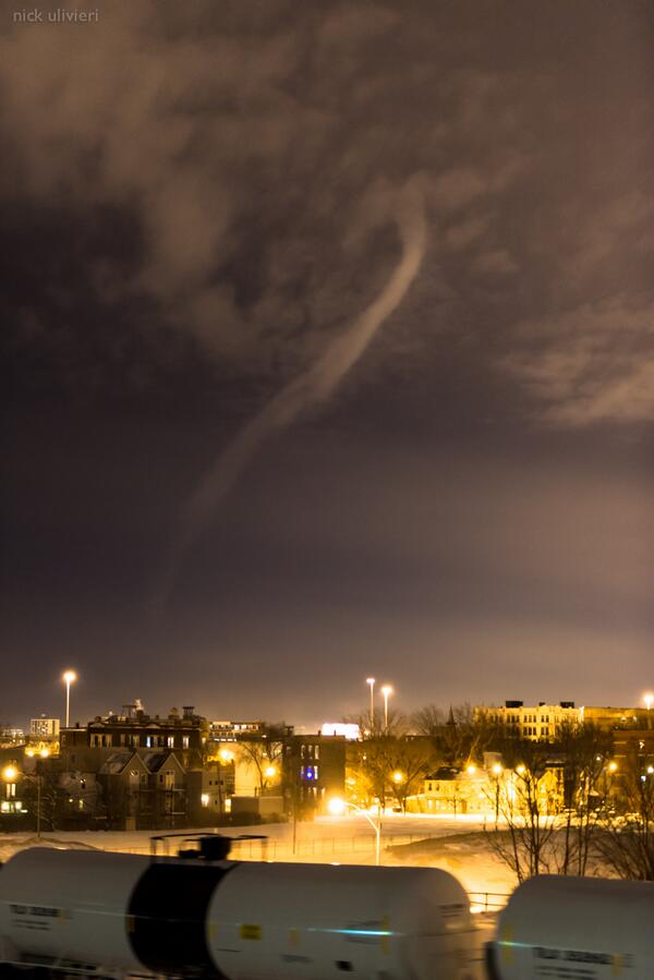 aboutexcellence's tweet photo. Whoa!!! MT @ChiPhotoGuy What in the world is this cloud formation - A #Snownado? Spotted about 20 minutes ago #ILwx > http://t.co/jEwViKkX2y