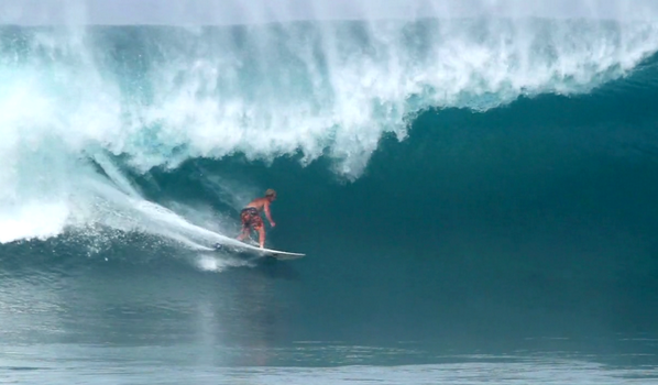 Surfer's tweet photo. [Video] @NatYoungNY caps a successful 2013 with North Shore bravado.
http://t.co/vC7huexYmk http://t.co/uBPS1a1fU4