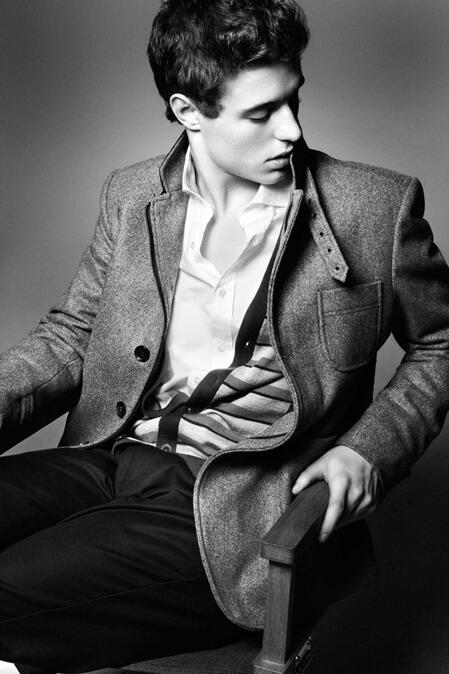 AnselsDamsel's tweet photo. ATTENTION CASTING PEOPLE OF THE SET OF VAMPIRE ACADEMY, MAX IRONS would be the perfect Adrian Ivashkov! http://t.co/MSHcE0gLfM