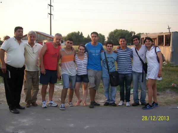 JProLaMatanza's tweet photo. El equipo de Jóvenes Pro La Matanza presente en el Barrio Nicole- Virrey del Pino. http://t.co/F6b1jDk2Vq