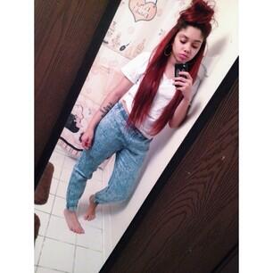 Zohnna's tweet image. Bored