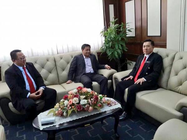 UpkoNasional's tweet photo. DO Tongod / ADO Tambunan buat kunjungan hormat kpd Pem. Menteri #KKBS Masiung Banah #UPKO #ADUNKuamut http://t.co/fzIQzuk3m2