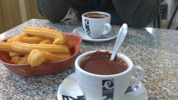 dgutia6's tweet photo. Unos churrines para acabar la noche @DiegoAnta13 http://t.co/LCDTwnRCPx