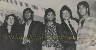 SinghRowdysingh's tweet photo. pic8 #AkshaySirIn90s @akshaykumar sir with @ajaydevgn #SunilSheety #Karshima #ShaktiKapoor http://t.co/XEb6hOQxYg